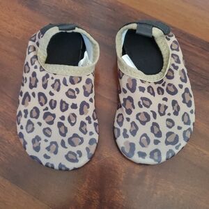 5/$30 Hudson Baby Tan Leopard Water Shoes